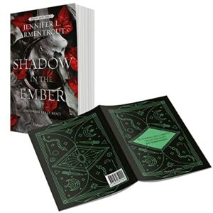 A Shadow in the ember (edizione italiana) di Jennifer L. Armentrout + Quaderno dei compiti delle vacanze per Armentrouters